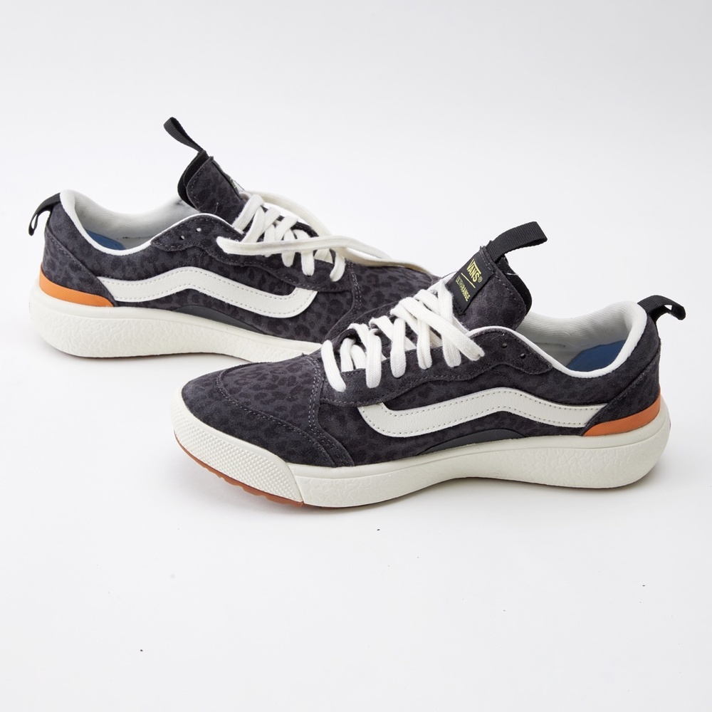 Vans Sneakers in black/grey leopard print